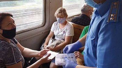 В електричках на Харківщині перевіряють дотримання маскового режиму В електричках на Харківщині перевіряють дотримання маскового режиму