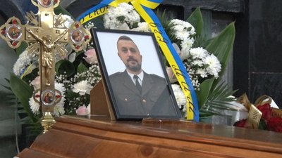 У Тернополі попрощалися з бійцем Романом Остапівим У Тернополі попрощалися з бійцем Романом Остапівим