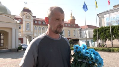 У Луцьку попрощалися з військовослужбовцем Михайлом Марчуком У Луцьку попрощалися з військовослужбовцем Михайлом Марчуком