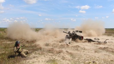 На Рівненщині пройшли військові навчання. "Знищили" колону російських танків На Рівненщині пройшли військові навчання. "Знищили" колону російських танків