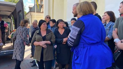 У Вінниці попрощалися з чотирирічною Лізою, яка загинула внаслідок ракетного обстрілу