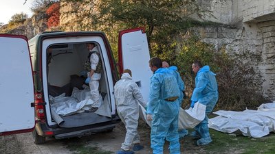 Про покинуту техніку, тіла росіян та спілкування з рідними: одеські волонтери розповили про ексгумацію військових Про покинуту техніку, тіла росіян та спілкування з рідними: одеські волонтери розповили про ексгумацію військових
