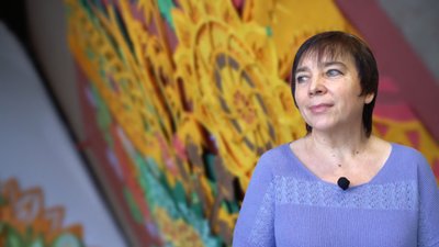 Запорізька майстриня протягом десяти років створює витинанки та навчає цьому своїх студентів