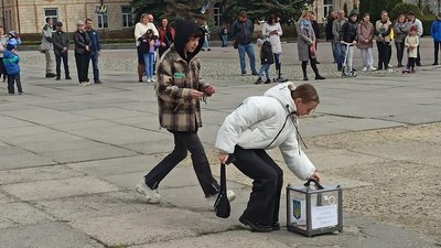 На Тернопільщині відбувся концерт, під час якого збирали гроші для ЗСУ На Тернопільщині відбувся концерт, під час якого збирали гроші для ЗСУ