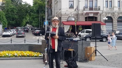 У Харкові вимагають скасування заборони на виступи вуличних музикантів У Харкові вимагають скасування заборони на виступи вуличних музикантів