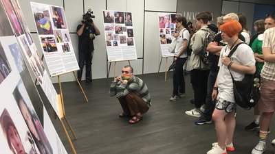 "Ми також робимо внесок у перемогу": у Києві представники ЛГБТ-спільноти провели виставку