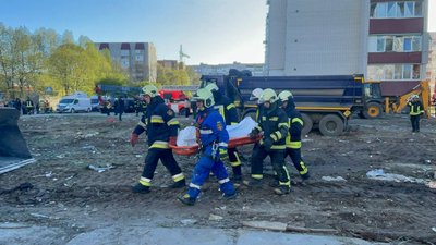 В Умані на Черкащині під час масованого обстрілу влучили у багатоповерхівку. Що відомо В Умані на Черкащині під час масованого обстрілу влучили у багатоповерхівку. Що відомо