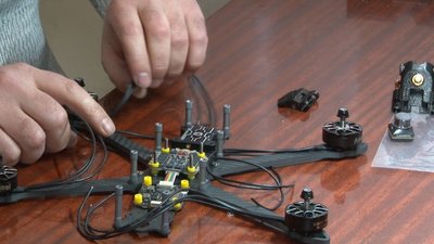 У громаді на Черкащині роблять "дрони помсти" У громаді на Черкащині роблять "дрони помсти"