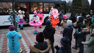 Олександрійською громадою їздить автобус Святого Миколая Олександрійською громадою їздить автобус Святого Миколая