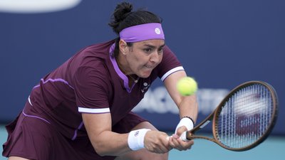 Онс Жабер у матчі проти Жасміне Паоліні на Маямі Open
