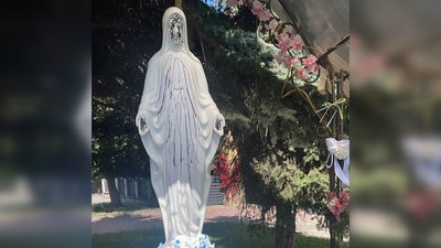 Статуя Діви Марії на вулиці Любінській