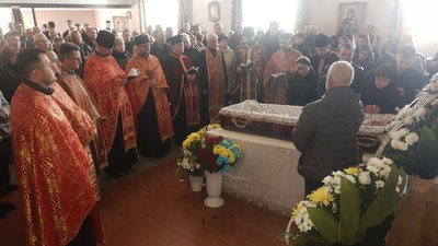 У Тернополі в останню дорогу провели бійця Андрія Мозіля