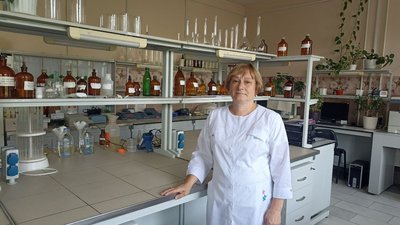 Плями на поверхні річки Тетерів – житомирські екологи взяли проби води Плями на поверхні річки Тетерів – житомирські екологи взяли проби води