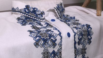 До Дня вишиванки: майстриня з Луцька осучаснює давні вишиті сорочки До Дня вишиванки: майстриня з Луцька осучаснює давні вишиті сорочки