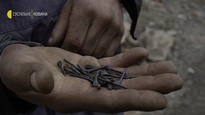 Син загинув на війні, дім розбомбили: історія родини з Андріївки Син загинув на війні, дім розбомбили: історія родини з Андріївки