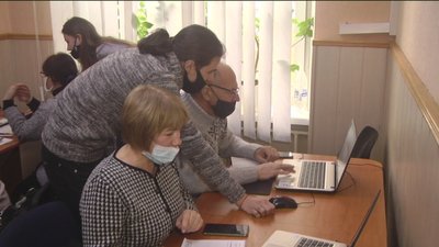 "Інструменти участі в житті громади": у Вінниці навчають пенсіонерів комп'ютерним навичкам