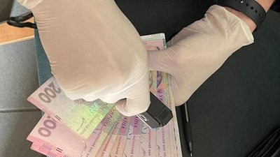 Брали хабарі за виготовлення закордонних паспортів: на Львівщині підозрюють двох посадовців Брали хабарі за виготовлення закордонних паспортів: на Львівщині підозрюють двох посадовців