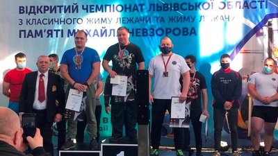 Спортсмени з Тернопільщини посіли призові місця на чемпіонаті з жиму лежачи Спортсмени з Тернопільщини посіли призові місця на чемпіонаті з жиму лежачи