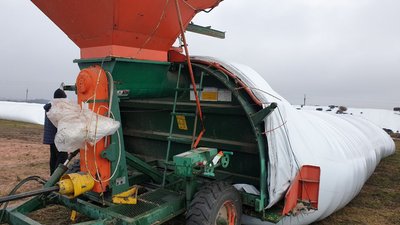 Аграрії Кіровоградщини отримали рукава для зберігання зерна Аграрії Кіровоградщини отримали рукава для зберігання зерна