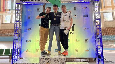 Черкаські тріатлоністи привезли низку нагород із чемпіонату України Черкаські тріатлоністи привезли низку нагород із чемпіонату України