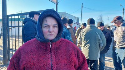 Ніна Горошко вижила під час удару РФ по Шевченковому. 9 січня 2023 року. Фото: Олександра Новосел/Суспільне Харків Ніна Горошко вижила під час удару РФ по Шевченковому. 9 січня 2023 року. Фото: Олександра Новосел/Суспільне Харків