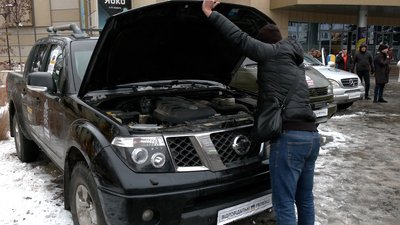 "Бандерівський єнот" на службі в ЗСУ: благодійники з Рівного передали автівки на фронт "Бандерівський єнот" на службі в ЗСУ: благодійники з Рівного передали автівки на фронт