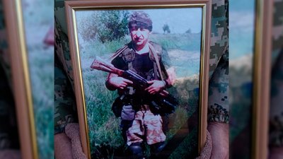 На Чернігівщині поховали двох бійців, які загинули при виконанні бойових завдань На Чернігівщині поховали двох бійців, які загинули при виконанні бойових завдань