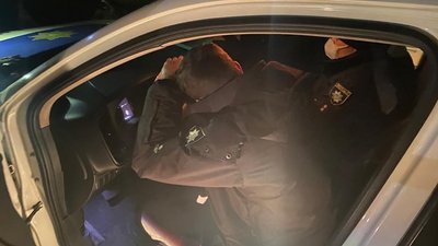 На Житомирщині затримали двох патрульних під час отримання ними хабаря у 10 тисяч гривень