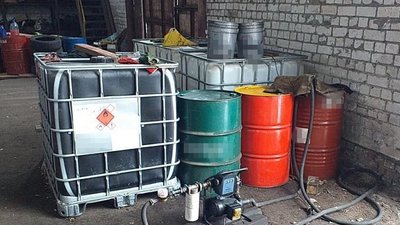 У Чернігові СБУ вилучила контрафактного алкоголю та антисептиків на понад 2 мільйони гривень У Чернігові СБУ вилучила контрафактного алкоголю та антисептиків на понад 2 мільйони гривень
