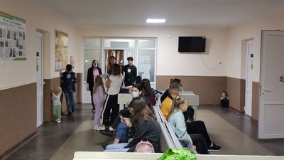 До пів сотні пацієнтів на одного лікаря: у дитячих поліклініках Луцька – черги