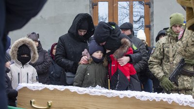У селі на Буковині прощаються з померлим учасником АТО Ігорем Мацкуляком У селі на Буковині прощаються з померлим учасником АТО Ігорем Мацкуляком