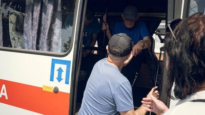 Жодна будівля не вціліла. Пацієнтів Атинського психоневрологічного інтернату на Сумщині евакуювали Жодна будівля не вціліла. Пацієнтів Атинського психоневрологічного інтернату на Сумщині евакуювали