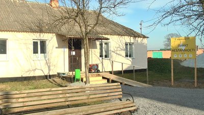 "Так виживаємо, так працюємо": як мешканці села на Вінниччині встановлюють альтернативні джерела енергії