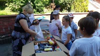 100 кілограмів гумдопомоги бійцям на Схід зібрали учні вінницької школи-ліцею №7