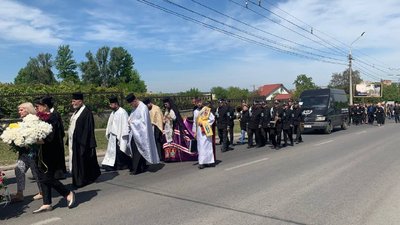 "Мілке породжує мілке, високе спонукає до високого": у Тернополі похоронили Олександра Смика "Мілке породжує мілке, високе спонукає до високого": у Тернополі похоронили Олександра Смика