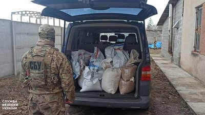 Майже чверть тонни бурштину на два мільйони гривень вилучили на Рівненщині