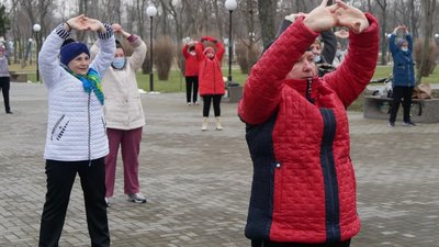 «Спортивні бабусі» Покрова: на зарядку як на свято