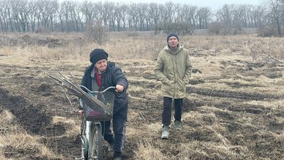 "Вирізали все, що можна продати": мешканець Сумщини скаржиться, що йому перешкоджають відновлювати ферму "Вирізали все, що можна продати": мешканець Сумщини скаржиться, що йому перешкоджають відновлювати ферму