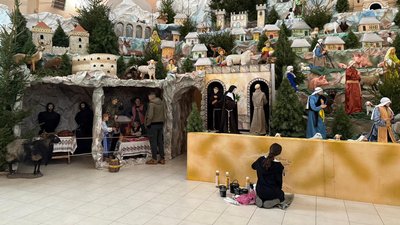 Художниця Наталя Явна, найбільша шопка, Тернопіль Художниця Наталя Явна, найбільша шопка, Тернопіль