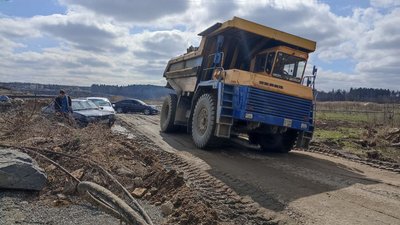 В Малині на Житомирщині через паводок розібрали переправу, яка з’єднує дві частини міста В Малині на Житомирщині через паводок розібрали переправу, яка з’єднує дві частини міста