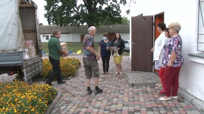 У смілянські школи з Черкас передали нові підручники