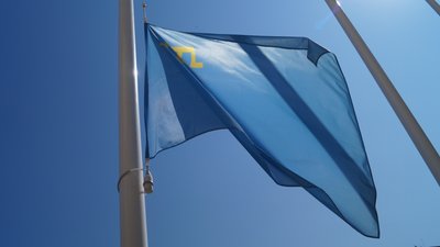 У Дніпрі урочисто підняли стяг кримськотатарського народу з нагоди Дня прапора