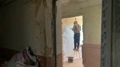 На Буковині ремонтують майже 40 комунальних приміщень для розміщення переселенців взимку