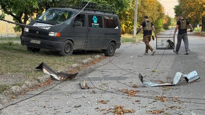 "Вони не можуть, як люди, сісти в автобус та поїхати". Як волонтери з Дніпра евакуюють тварин з прифронтових зон