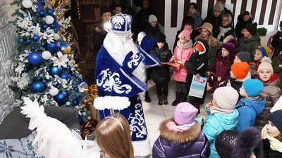 В Ірпені на Київщині відкрили головну ялинку громади та резиденцію Святого Миколая В Ірпені на Київщині відкрили головну ялинку громади та резиденцію Святого Миколая