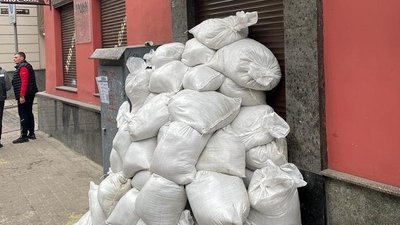 Заклали вхід мішками. У Львові заблокували магазин, де продавали алкоголь попри заборону