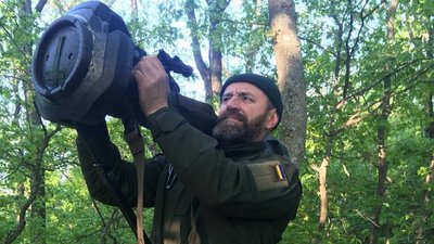 "Йому б це сподобалось": харків’янка, яка втратила чоловіка під Бахмутом, шиє одяг для поранених "Йому б це сподобалось": харків’янка, яка втратила чоловіка під Бахмутом, шиє одяг для поранених