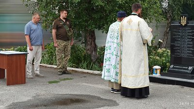 У Кобеляках відкрили меморіальну стелу на честь загиблих військовослужбовців ТЦК та СП