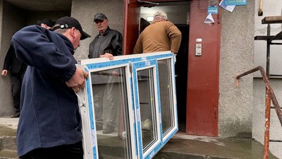 Отримали вікна для пошкодженого «шахедом» смілянського будинку