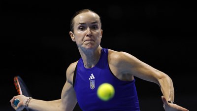 Еліна Світоліна у матчі проти Жасмін Паоліні на Кубку Біллі Джин Кінг